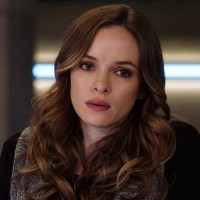Reference picture of Caitlin Snow